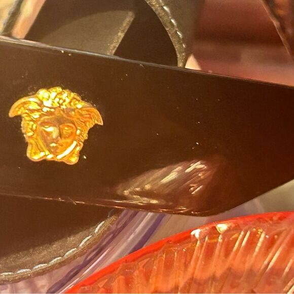 VERSACE “Versus” Medusa authentic sunglasses. Black w/gold logo. 420/C col. 852 - Picture 6 of 8